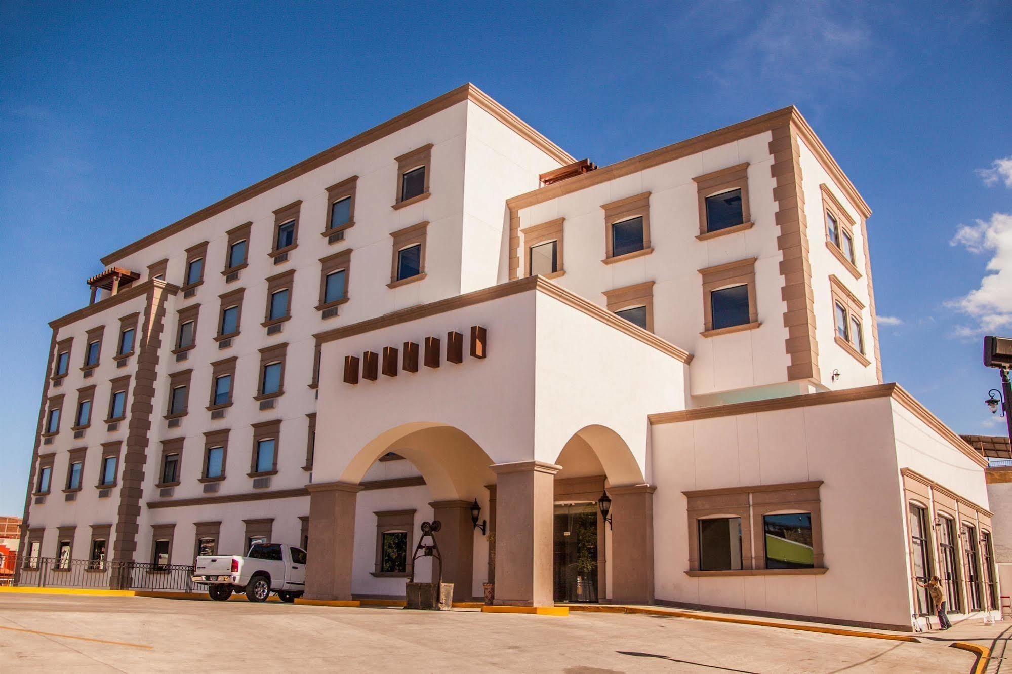 Best Western Plus La Mina Parral エクステリア 写真